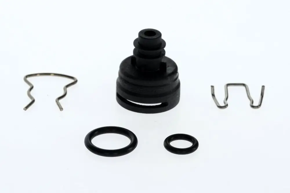 Komponenten eines BOSCH Adapters, einschließlich einer schwarzen Kunststoffeinheit, zwei schwarzen O-Ringen und zwei Metallschnappfedern.